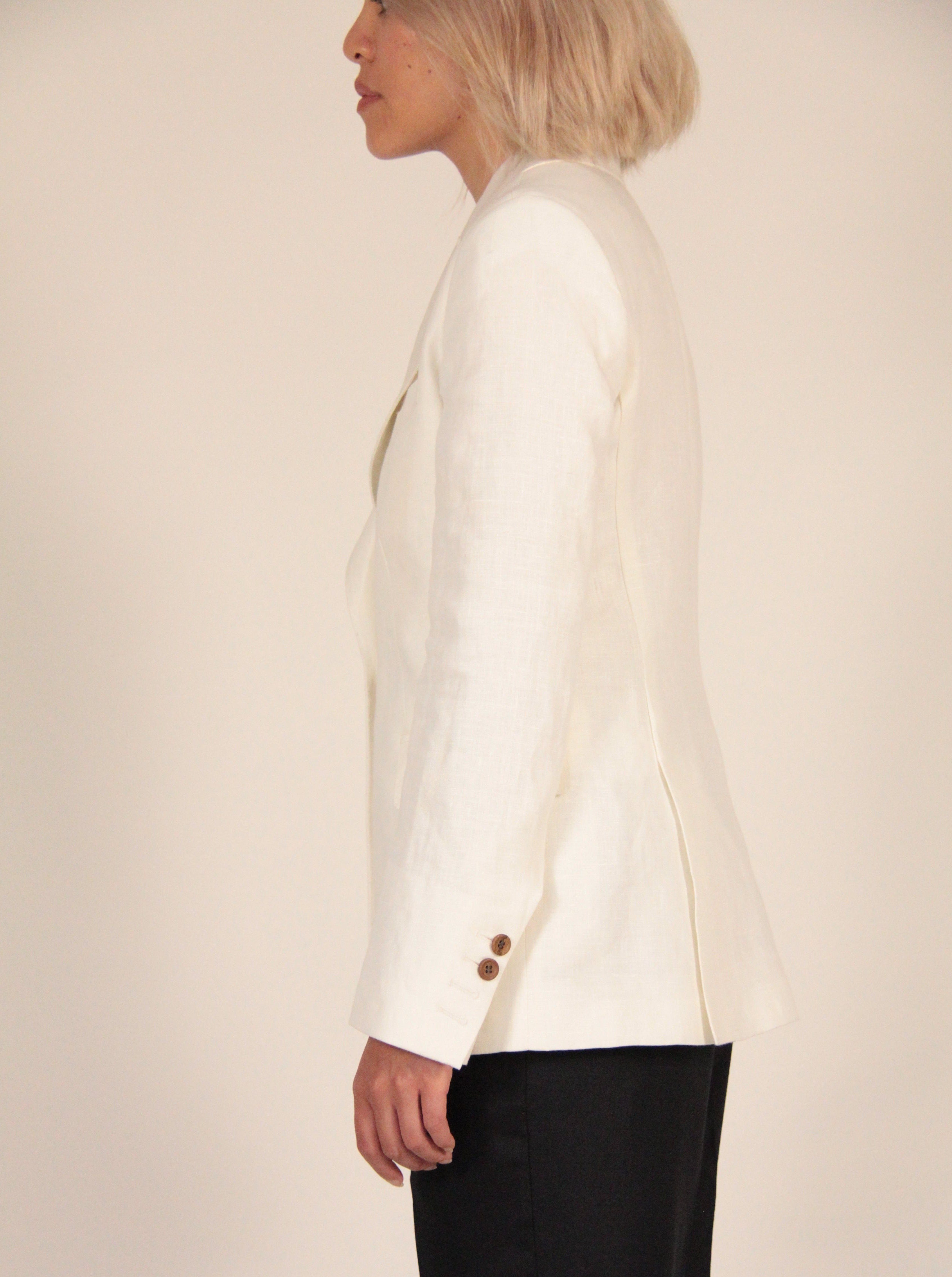 White linen single-breasted peak lapel blazer