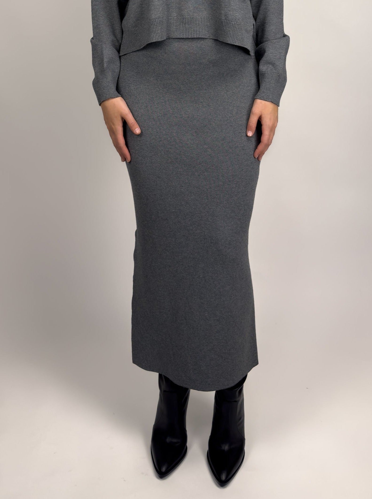 Greta Viscose knit long skirt